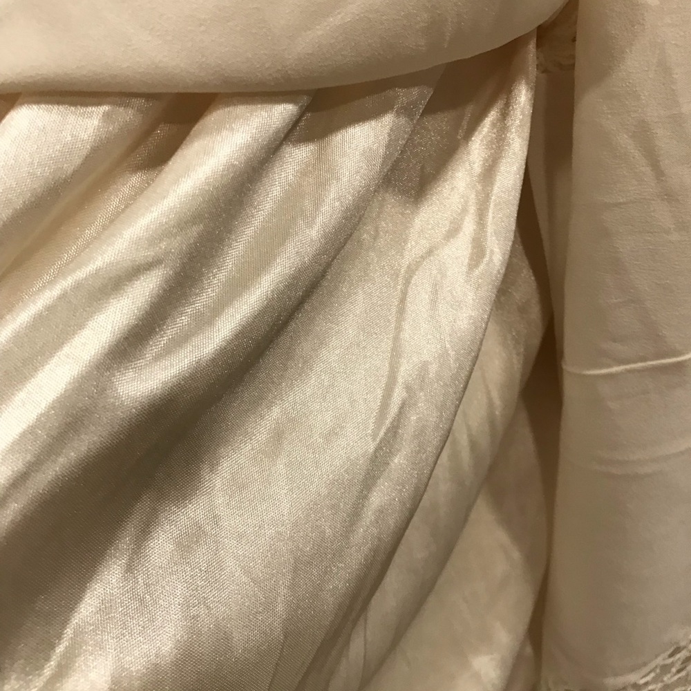Beautiful Dress with lace detail-New✨ - Picture 13 of 16
